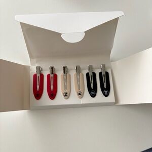 CHANEL Beauté Hair Clips